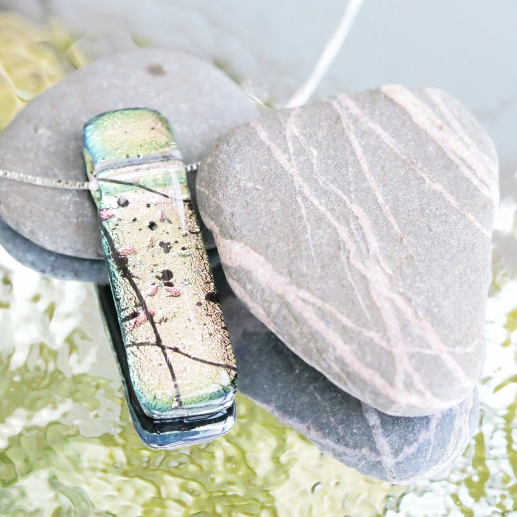 MERE Glass Lilabet Necklace in Cool Pink