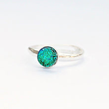 Load image into Gallery viewer, Mere Glass Fused Glass Ring - Emerald Green